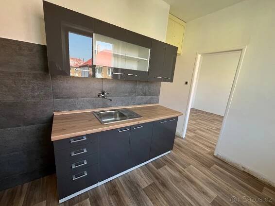 Pronájem bytu 2+1 63 m², Ervěnická, Jirkov