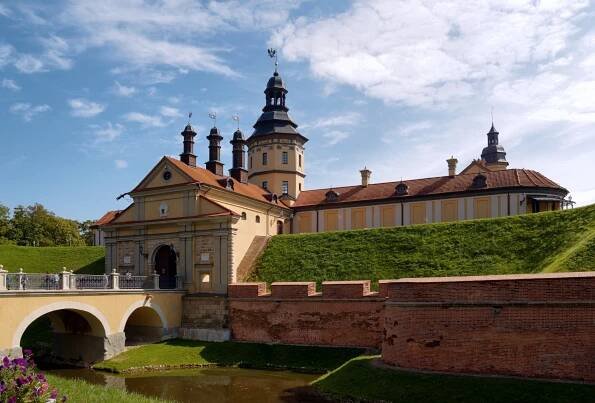 Soubor:Belarus Nesvizh Castle 7257 2050.jpg – Wikipedie