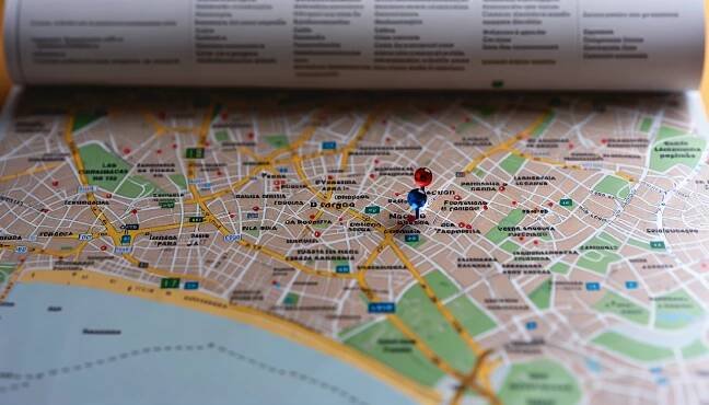 A pinpoint in a map of Barcelona with a coastline