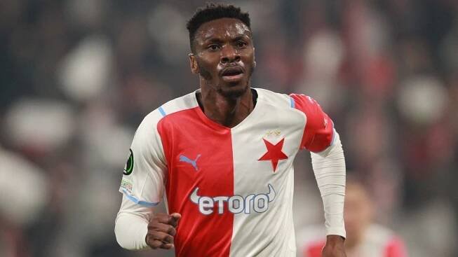 Slavia odjela na soustředění bez spousty hráčů. U dvou se čeká odchod z týmu