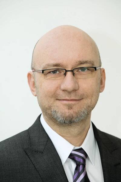 Mluvčí vlády Schuster končí, vystřídá ho Hrubeš z České televize