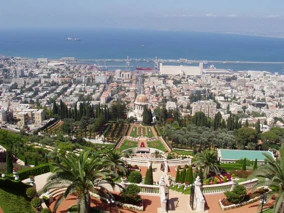 Súbor:Haifa from the Bahá'í Gardens.jpg