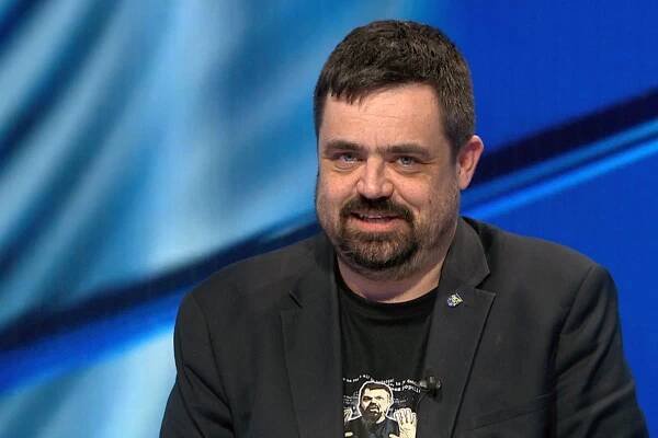 Začal bych mlátit lidi, kteří demonstrují bez roušek, řekl Novotný » SARS-CoV.cz