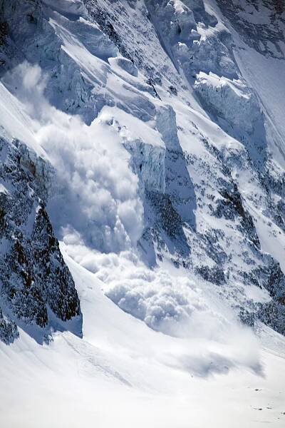 This Is What It’s Like to Get Caught in an Avalanche