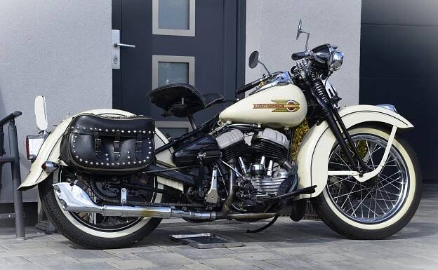 Harley-Davidson WLC 750 bílé SPZ (1950), 498.000 Kč