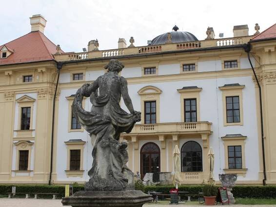OBRAZEM: Zničená kamenná těla. Sochy ve městech ničí čas i vandalové