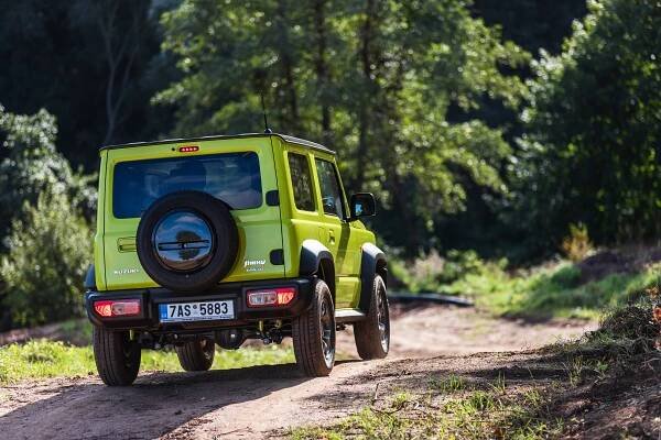 Suzuki přišlo na to, jak vyzrát na emise. Minioff-road Jimny se vrátí jako dodávka