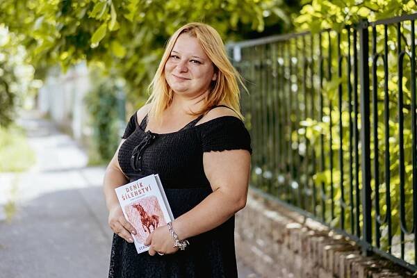 E-kniha Deník šílenství, bolavá zpověď mladé spisovatelky. Stáhněte si ji zdarma