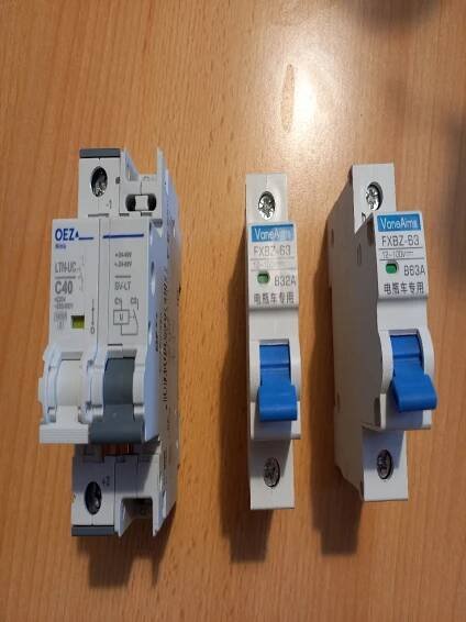 DC jističe 32A, 40A a 63A, vyrážecí cívka