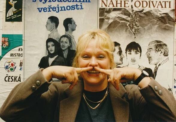 Herečka a malířka Věra Křesadlová byla druhou manželkou Miloše Formana. Vzali se v roce 1964 a ještě v srpnu téhož roku přišla na svět dvojčata Matěj a Petr.
