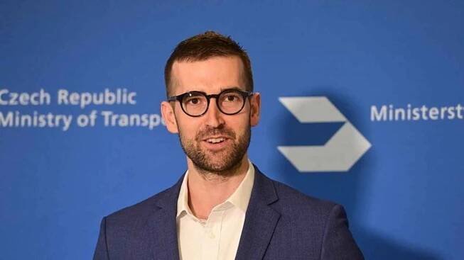 Novým předsedou představenstva a generálním ředitelem Českých drah se dnes stal Michal Krapinec, dosavadní šéf dceřiné firmy drah ČD-Telematika. Do funkce ho zvolila dozorčí rada společnosti po výběrovém řízení