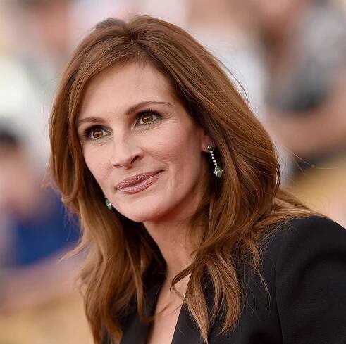 Julia Roberts goes 'sunflower blonde' for summer