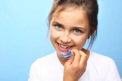 Mléčné zuby nejsou zbytečné. Způsobí problémy, které se projeví až v dospělosti