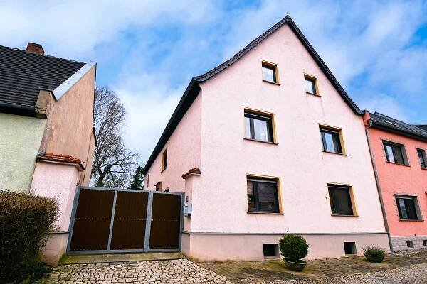 Großzügiges Einfamilienhaus mit vielseitigen Nutzungsmöglichkeiten