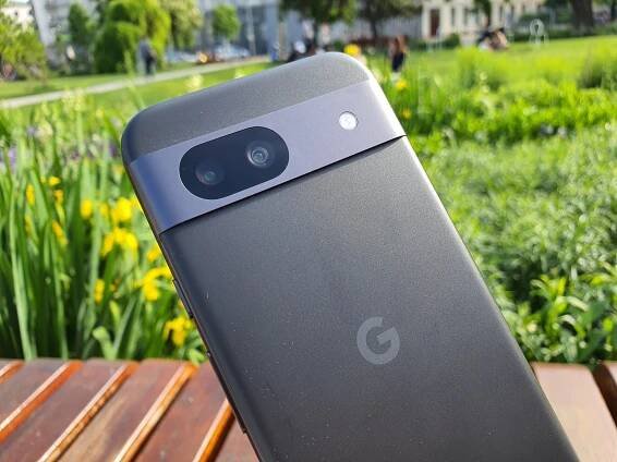 Recenze mobilu Google Pixel 8a. Reprezentativní ukázka vyladěné střední třídy – MobilMania.cz