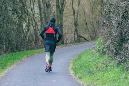 Sportovní chůze: Kontrolujte si držení těla a nedívejte se do mobilu