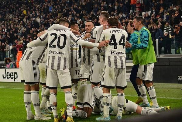 Události Serie A: Slavná derby ovládly Juventus a Lazio, rozjetou Neapol to ale netrápí