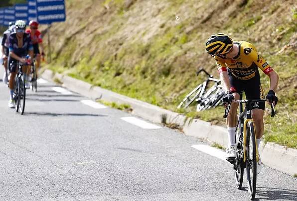 angliru-y-cruz-de-linares-asturias-decidira-al-jumbo-que-gana-la-vuelta-2023
