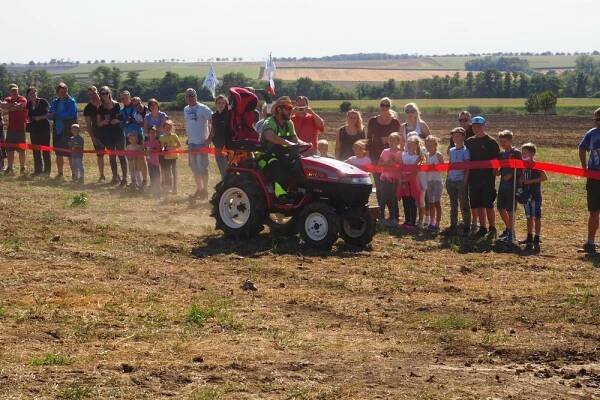 Traktoriáda 20.9. - Oficiální stránky obce Holubice