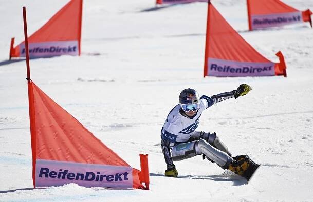 Skvělé výkony snowboardistek. Ledecká při návratu vyhrála, Maděrová čtvrtá