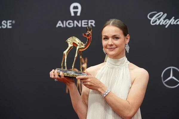 BADEN-BADEN, GERMANY - NOVEMBER 21: Luise Heyer poses with award during the 71th Bambi Awards winners board at Festspielhaus Baden-Baden on November 21, 2019 in Baden-Baden, Germany. (Photo by Thomas Niedermueller/Getty Images)