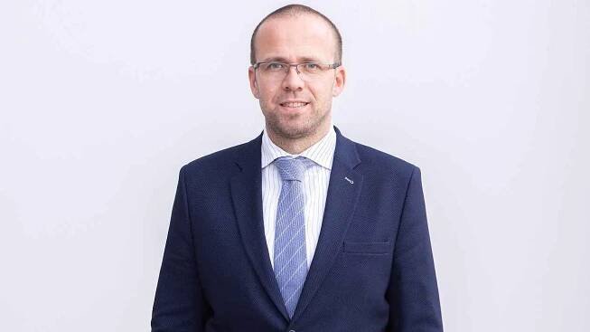 Novým náměstkem hejtmanky Středočeského kraje byl v pondělí zvolen Michael Kašpar (STAN), který se v radě kraje bude starat o finance a dotace. Pracovat bude hned od 1. listopadu 2022 jako neuvolněný náměstek.