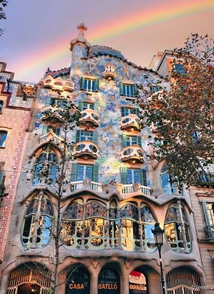 Casa Batlló Gaudí Barcelona Main Facade Rainbow Sky