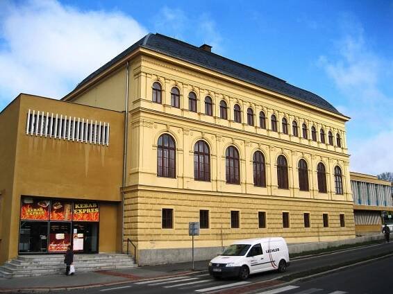 Soubor:Společenský dům (Bruntál).JPG