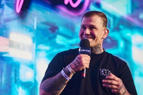 Václav Mikulášek debutuje v RFA 15 proti Slovákovi Gabrielovi Törökovi