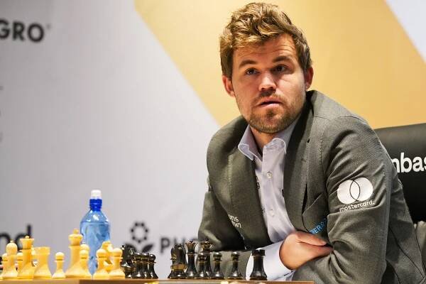 Carlsen počtvrté porazil Něpomňaščiho a zůstal šachovým mistrem světa