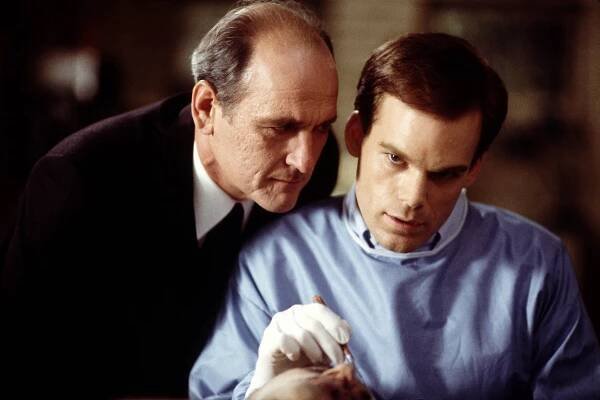 Odpočívej v pokoji - Odpočívej v pokoji - Z filmu - Richard Jenkins, Michael C. Hall