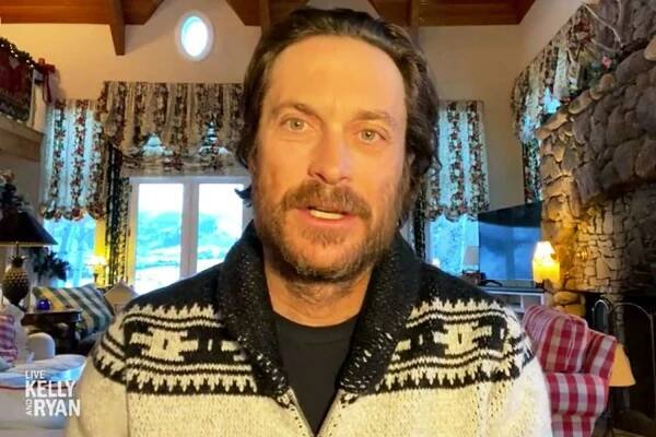 Oliver Hudson Shows Off Mom Goldie Hawn and Kurt Russell's Aspen Home: 'Curtains Are 30 Years Old'
