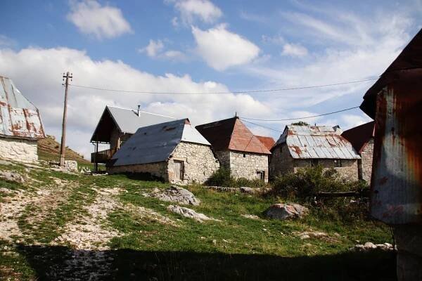 BOSNIA AND HERCEGOVINA – SÁRA Š. ROESELOVÁ