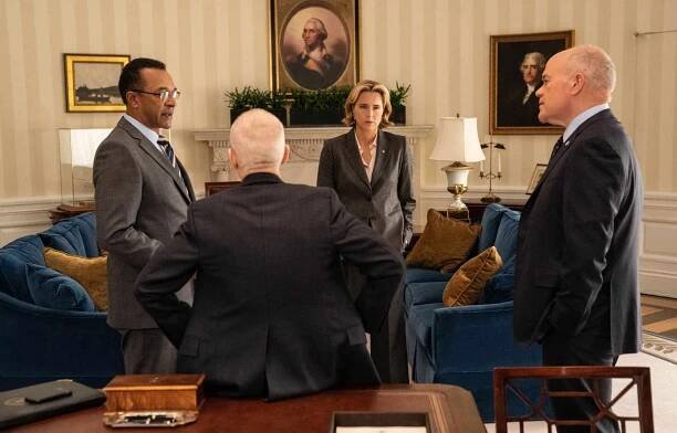 When a group of American missionaries become hostages during a violent uprising abroad, Dalton must confront demons from his past in order to help Elizabeth secure their safe return home. Also, Stevie takes over Russell's social media presence, and Henry helps his niece, Sarah (Emelyn Daly), mentally prepare for her military deployment, on MADAM SECRETARY, Sunday, Feb. 17 