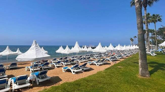 Pláž u hotelu Turquoise