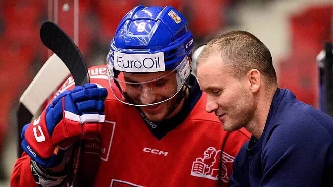 DÍVEJ. Kondiční trenér Michal Hamršmíd s Ondřejem Beránkem.
