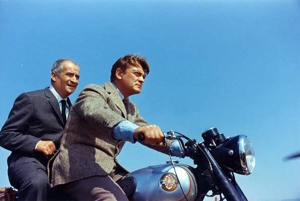 FOTO: Louis de Funès a Jean Marais ve snímku Fantomas z roku 1964. – stránka 8