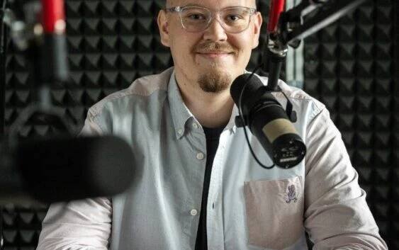 Ťažké je keď politik robí kroky, kedy sa ťa snaží úplne zdegradovať pred svojimi fanúšikmi, priznáva moderátor Piatočku