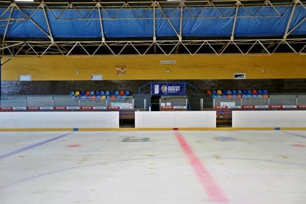Foto - Zimni stadion v Rosicich u Brna