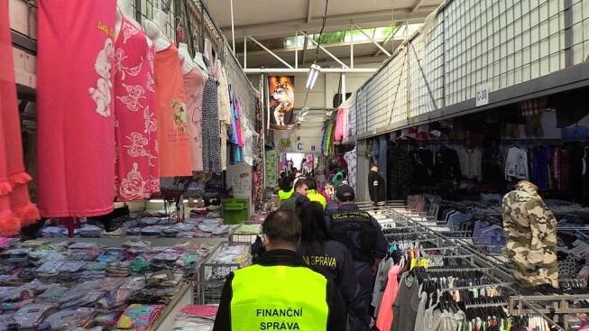 V tržnici Sapa je dusno: Finančák naběhl na kontrolu evidence tržeb