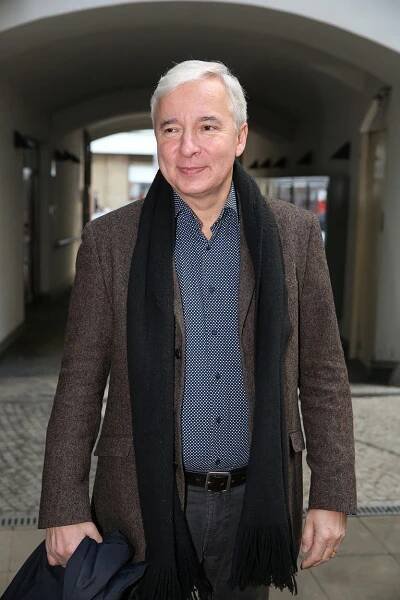 Jsou to snad bratři? Dabér Richarda Gera se slavnému hollywoodskému herci podobá skoro jako vejce vejci