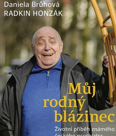 Vychází můj rodný blázinec, životní příběh populárního psychiatra Radkina Honzáka