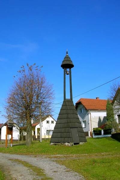 Vrbětice, roubená dřevěná zvonice z 19. století