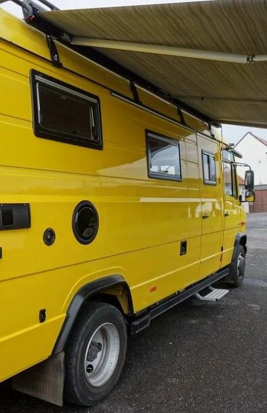 Obytná vestavba do dodávky Mercedes-Benz Vario 813D