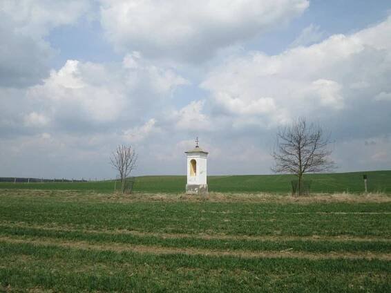 Soubor:Kaplička u Doňova (Q37172895).jpg – Wikipedie
