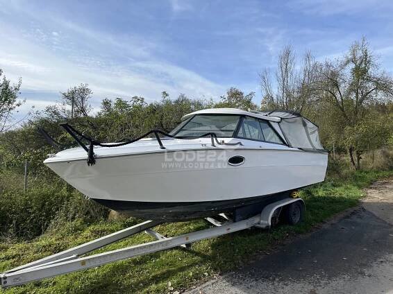 Motorová loď s kajutou 225HP – Lode24.eu – Váš inzertný lodný portál