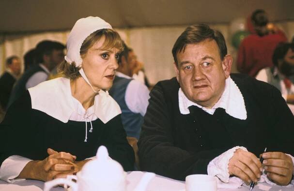 Rosalind Ayres, Paul Brooke - Vraždy v Midsomeru - Věrnost až za hrob - Z filmu
