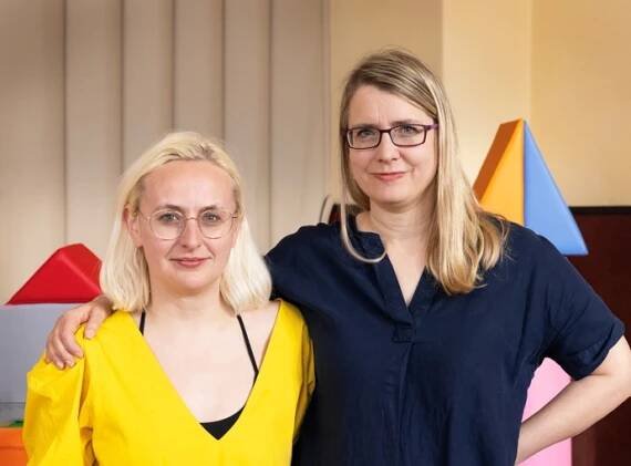 FOTO: Lucie Macháčková a Kateřina Krobová, autorky scénáře k seriálu Děcko. – stránka 129