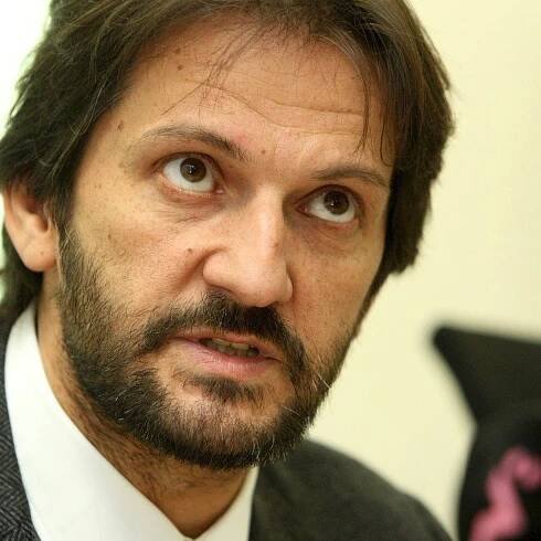 Kaliňák kvůli kauze zavražděného novináře rezignoval. Je to prázdné gesto, tvrdí politolog