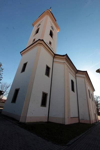 Práce na opravách tvrze v Hluku zbrzdili archeologové, tvrdí starosta
